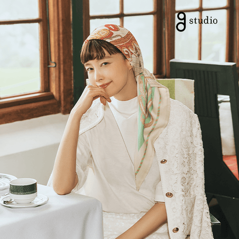 [론칭가 139,000원]지스튜디오 25SS 울실크 트라이앵글 스카프